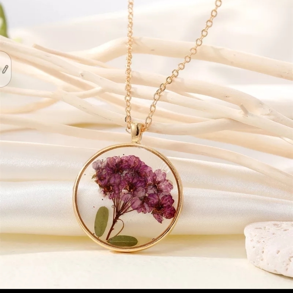 Necklace w pendant